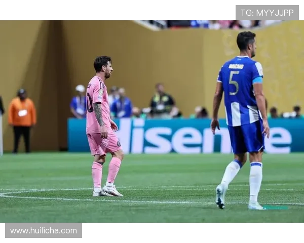 梅西加盟迈阿密国际后首次亮相赛场 展现强大个人魅力引爆球迷热情 梅西加盟迈阿密国际后首次亮相赛场 展现强大个人魅力引爆球迷热情